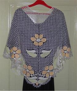AN 0792 shawl with flowers and leaves